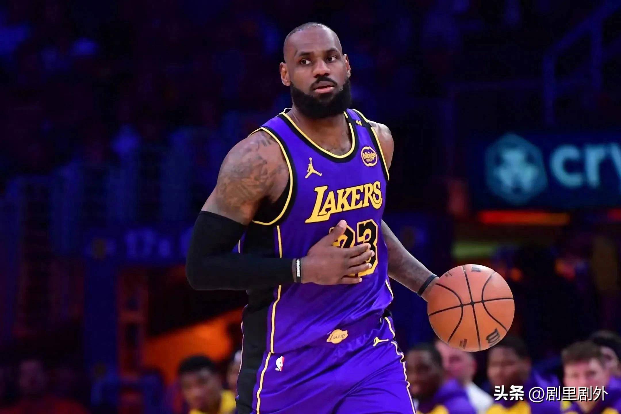 包含詹姆斯官方宣布重要助攻新规，美国队引发争议！比赛高潮迭起的词条