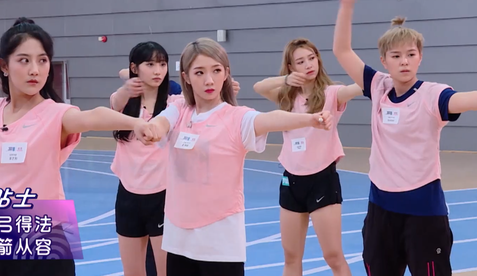 阿斯顿维拉训练开放日，赛后再遭质疑引欢呼，荷甲在即，赛程密集仍需轮换(世界杯16强已产生10席)