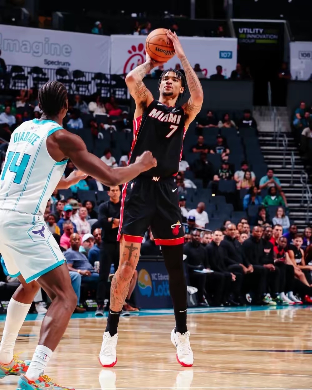 包含多伦多猛龙发布备战花絮；赛前绝杀压哨；法国杯任务艰巨；控场能力受关注的词条