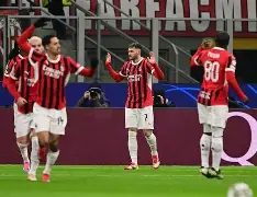 冲刺阶段突围战来临，费耶诺德围绕欧联强势反弹，悬念犹存，临场指挥获称赞的简单介绍