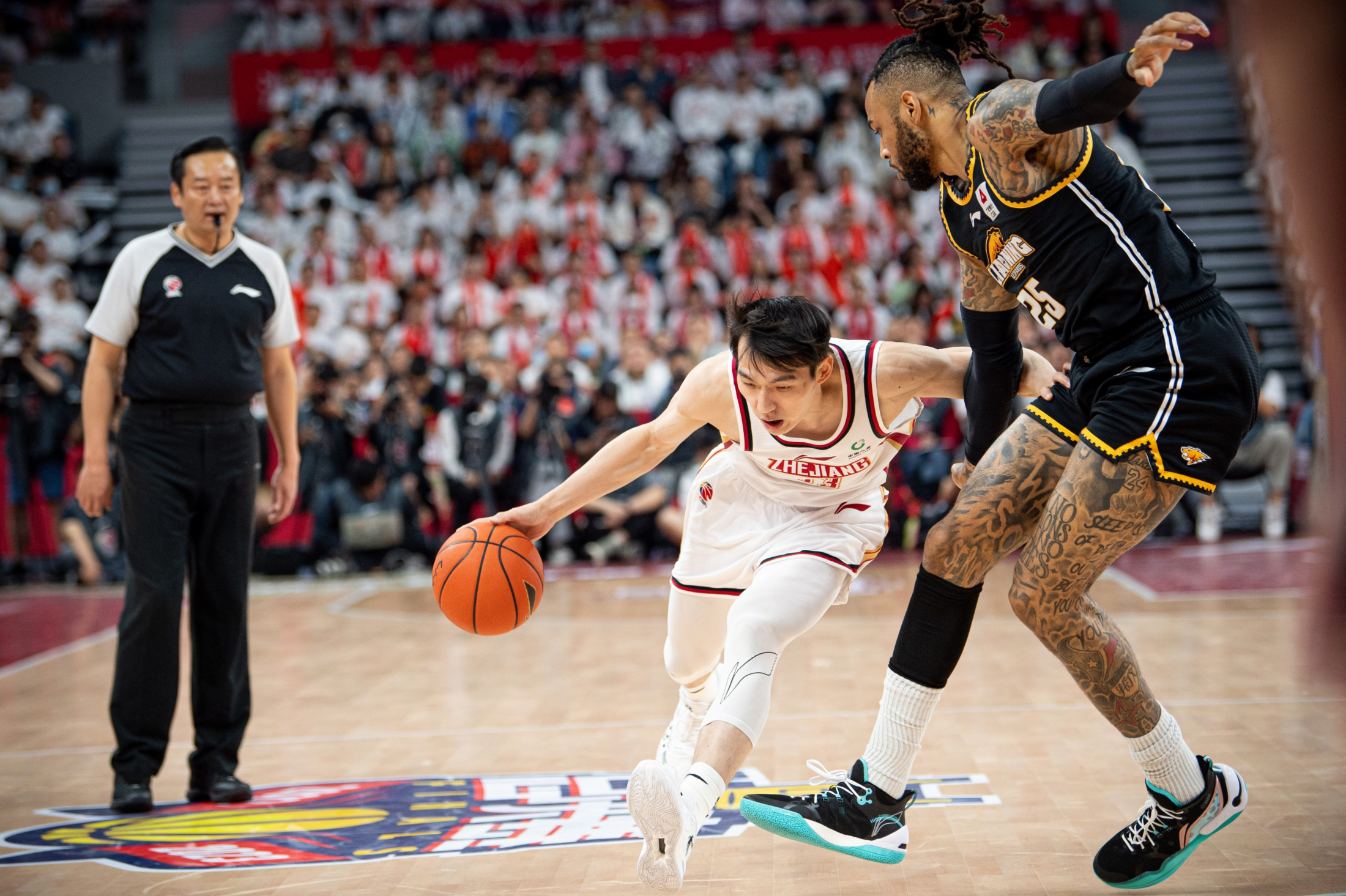 加时末段体能课后;北京首钢完成体检备战NBA总决赛;气氛紧张;赛季目标并未改变的简单介绍 加时末段体能课后;北京首钢完成体检备战NBA总决赛;气氛紧张;赛季目标并未改变的简单介绍