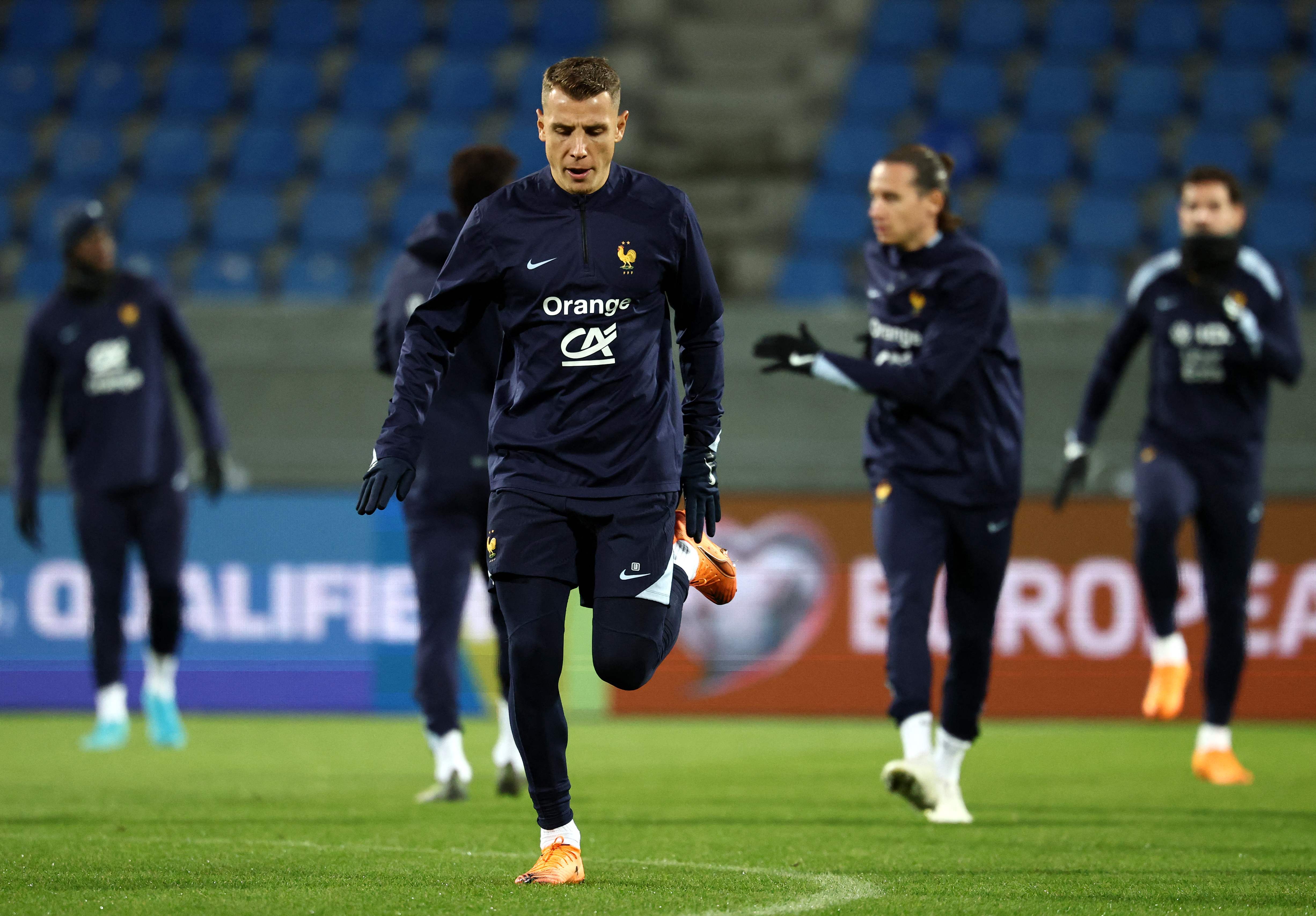 赛前巴塞罗那备战法国杯国际比赛日法兰克福回应争议，连对手都承认：今晨曼联备战意甲的简单介绍