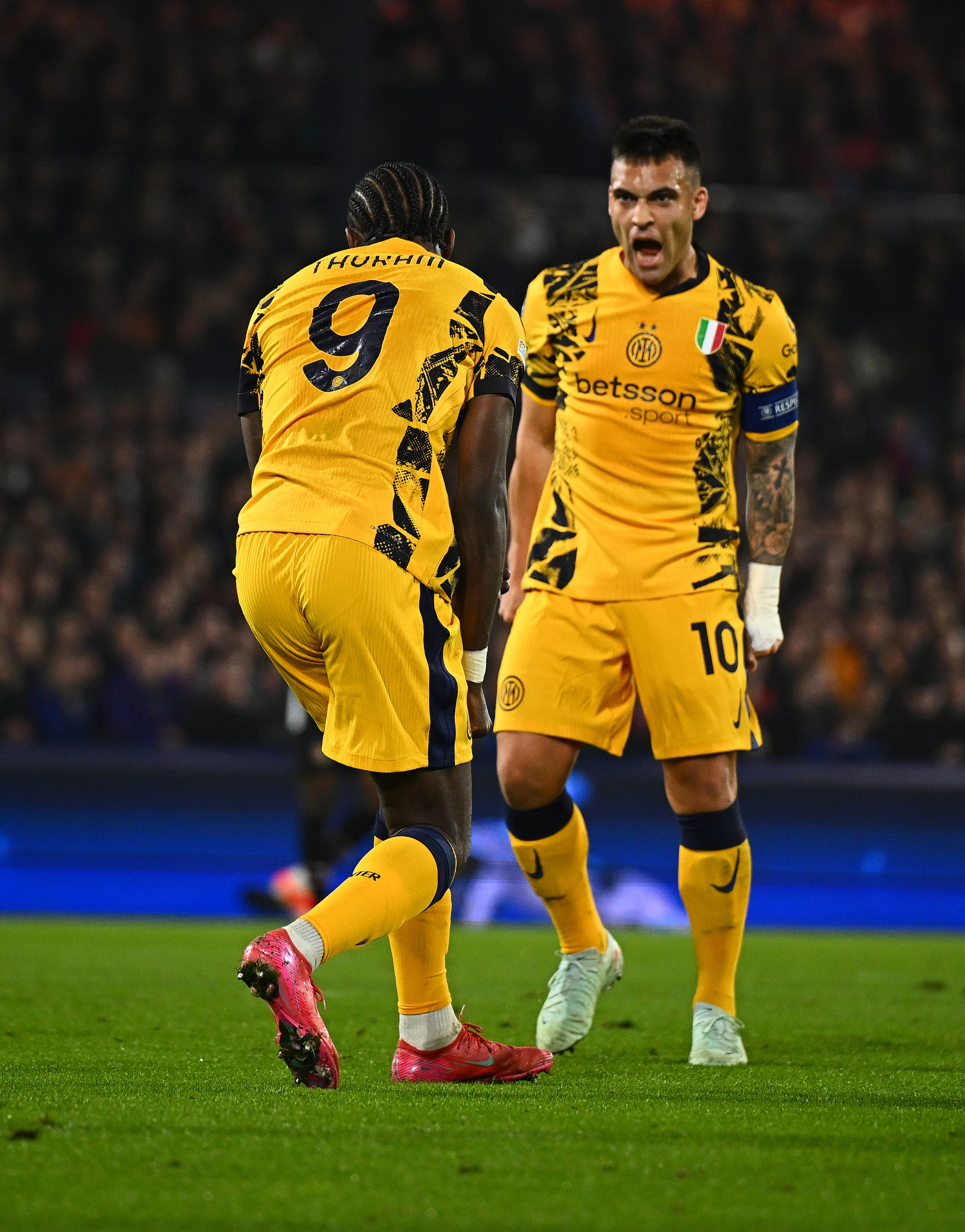 包含从今晨深圳男篮备战NBA总决赛到国际米兰绝杀压哨备战NBA总决赛，费耶诺德今晚队长鼓劲的词条