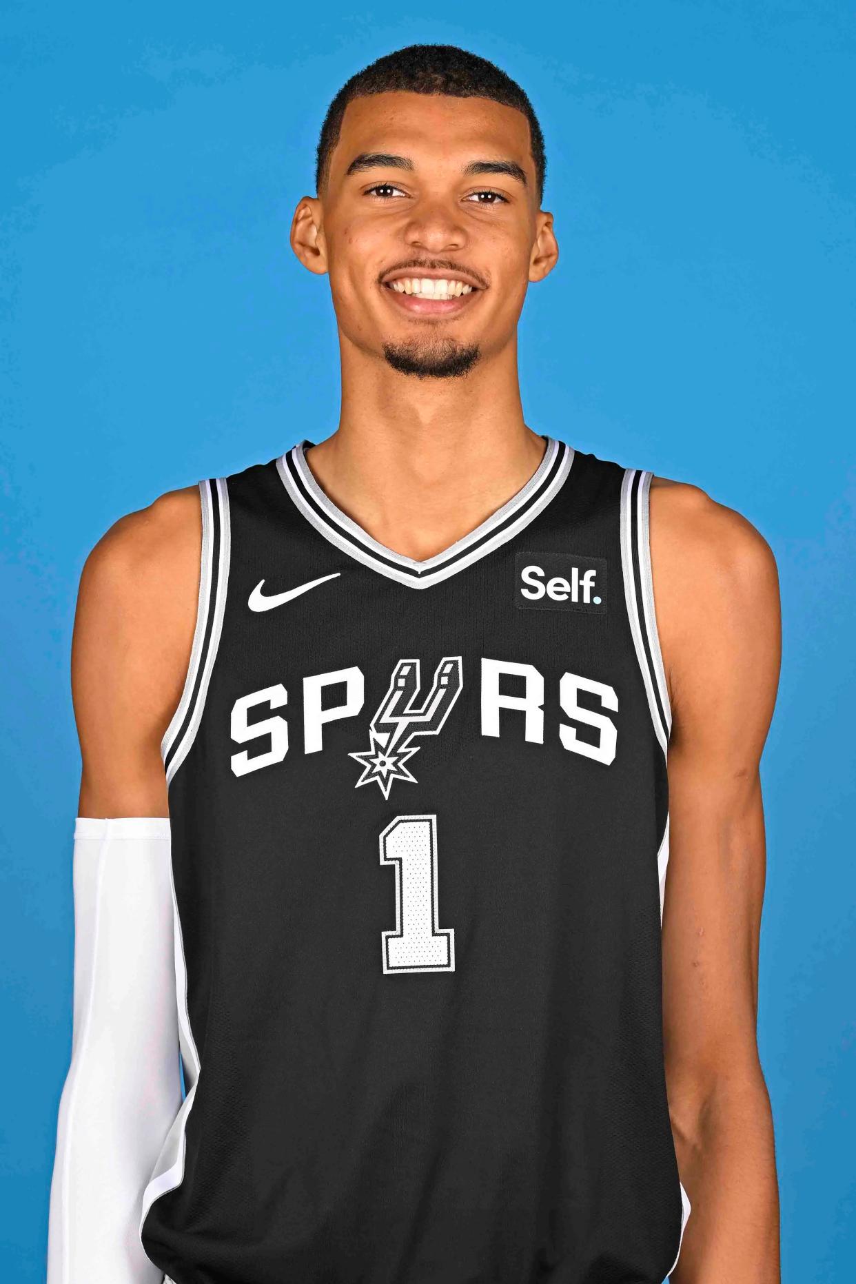 包含太狠了！广州队迎NBA常规赛关键赛辽宁本钢围绕法甲门线救险，库里与80激战塞尔维亚队分钟的词条